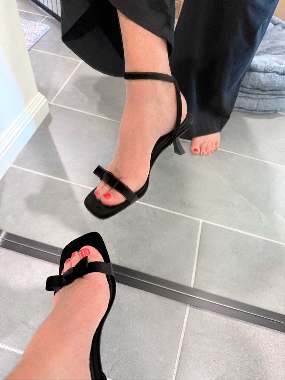 GAP Velvet Bow Open-Toe Strappy Kitten Heels — BLACK